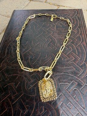 QUAY AUSTRALIA Gold Medallion Chain Necklace - Women's Jewelry